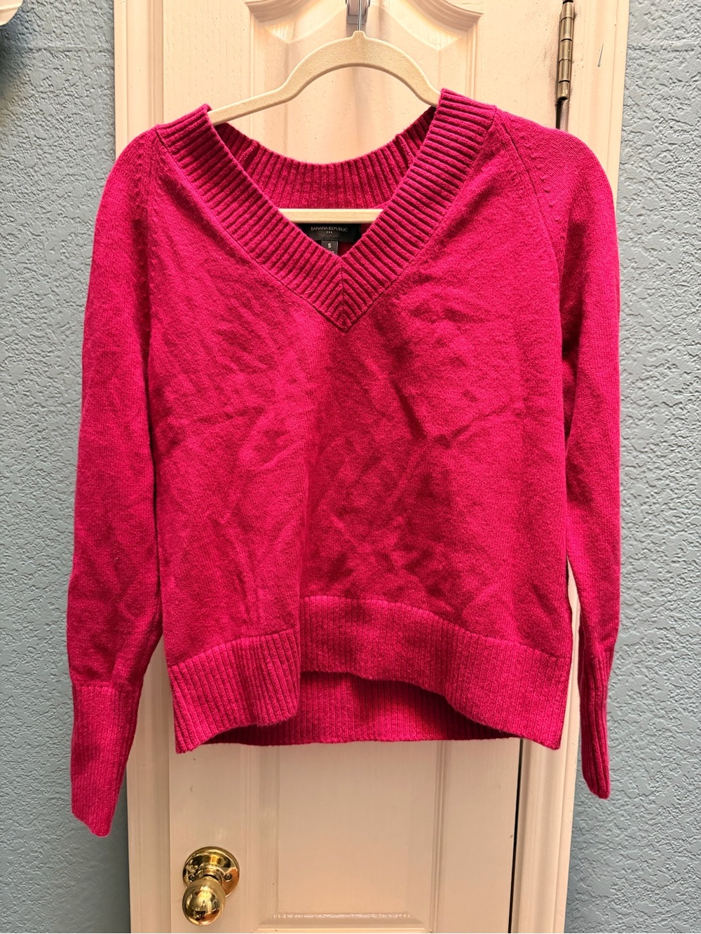 Banana Republic V-Neck Sweater in Hot Pink